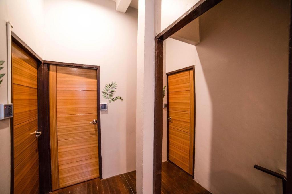Oyo 480 Lemon Siam Hostel Bangkok Exteriör bild