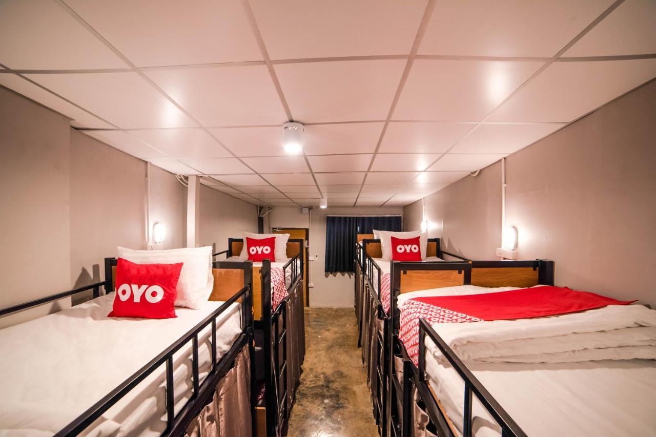 Oyo 480 Lemon Siam Hostel Bangkok Exteriör bild